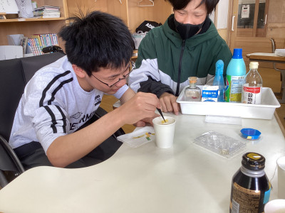 ②