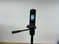 360度カメラが三脚にセットされている