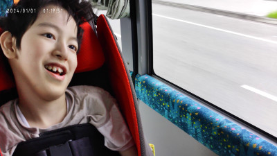 バスに乗って出発