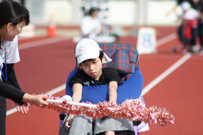 フープを握ってバトンにしました